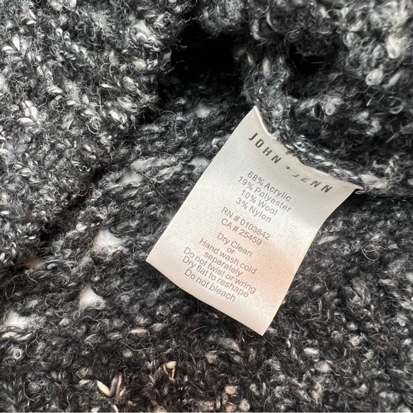 John and Jenn Grey Crew Neck Sweater XS - Picture 12 of 12